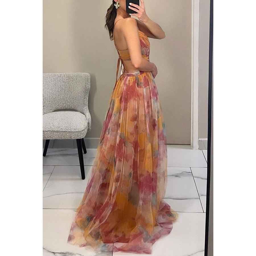 Amara – Elegant maxi dress made of floral chiffon, with delicate spaghetti straps and a sophisticated cut-out