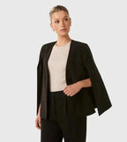 Claire – Elegant damecape blazer med flydende snit & ærmeslids