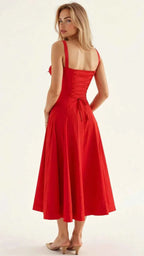 Sophie – Feminine corset midi dress with sweetheart neckline